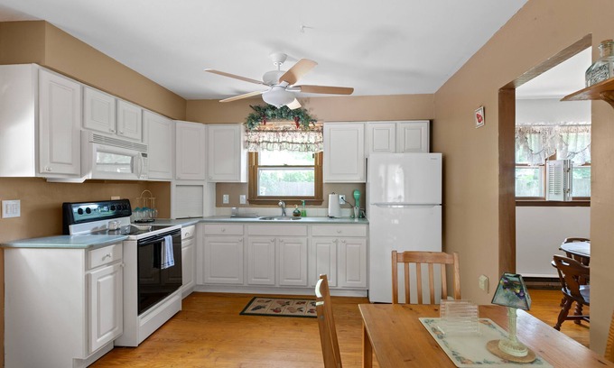 Southold Cottage | Paradise Shores Beach Cottage | Cottage in Southold near private beach