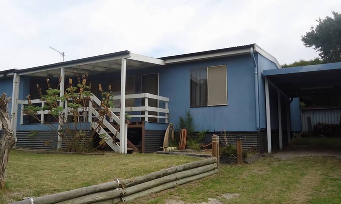Venus Bay House | Paris12 - This lovely renovated property is situated in a great spot on the planet side of Venus Bay