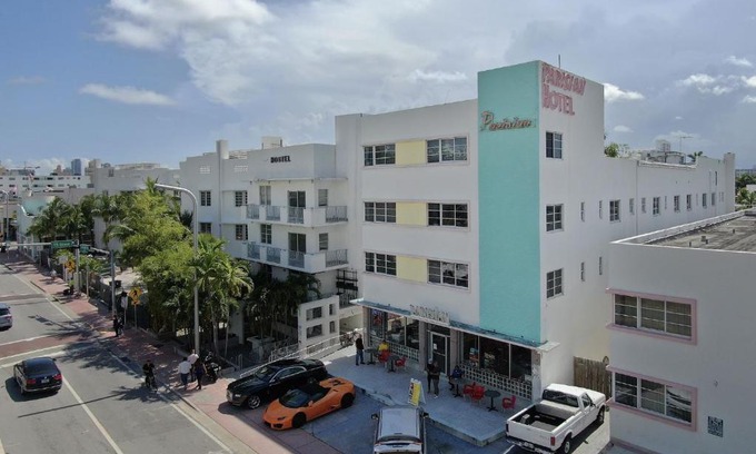 South Beach Hotel | Parisian Hotel