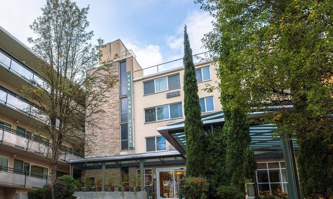 Goose Hollow Hotel | Park Lane Suites and Inn