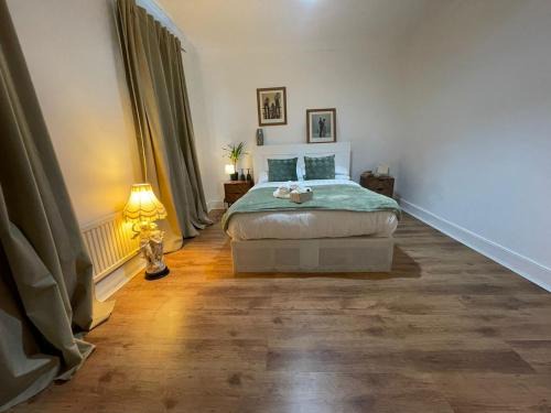 Barking House | Park View Homestay