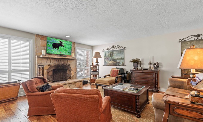South Snyderville Basin House | Park West 1700 Spacious Oasis Pvt. Hot Tub-King Bed-Panoramic Mountain views