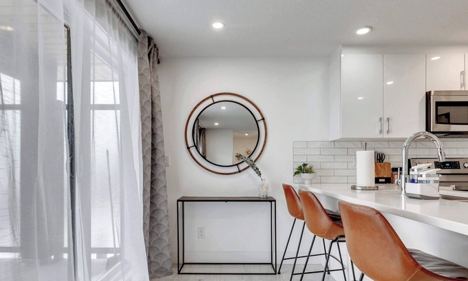 Southwest Edmonton House | Parkallen Guesthouse. Near U of A. Whyte Ave.