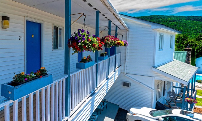 Lincoln Hotel | Parkers Motel