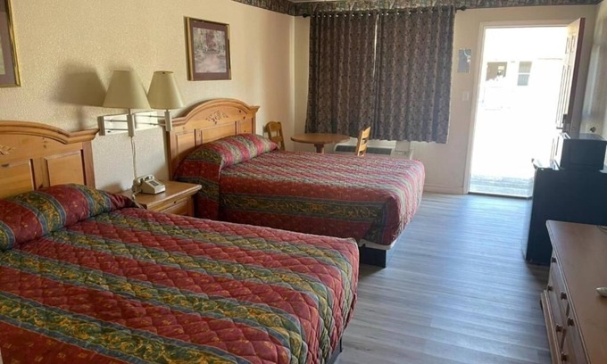 Mathis Hotel | Parking Included, Walk to Dining & Enjoy Lake Corpus Area