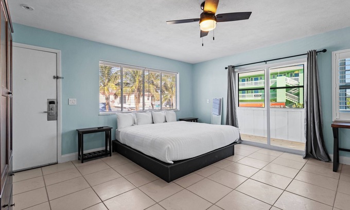 Fort Pierce Hotel | Partial Ocean View Hotel Room with Balcony- King Bed #1