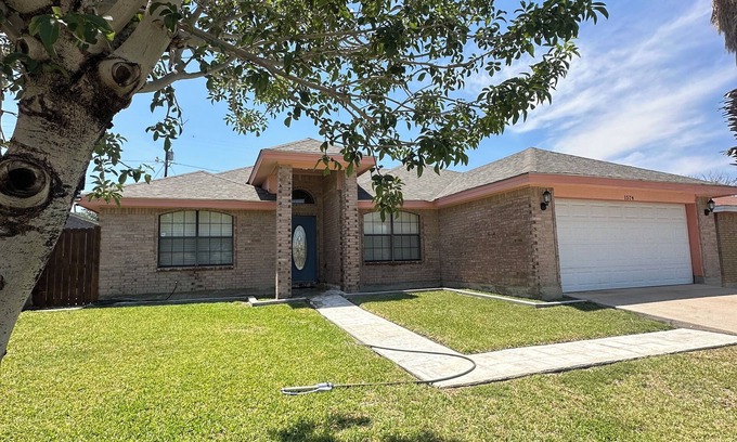 Eagle Pass House | Paseo House - 3 Bedroom/2Bathroom - Centrally Located - Your Perfect Nest!