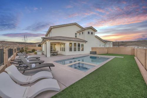 Washington House | Paseos Poolhouse home
