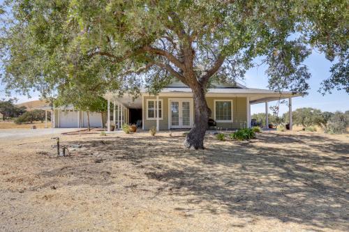 Paso Robles House | Paso Robles Gem with On-Site Vineyard Pets Welcome!