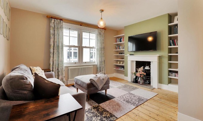 Royal Tunbridge Wells House | Pass the Keys Perfectly presented centrally located townhouse