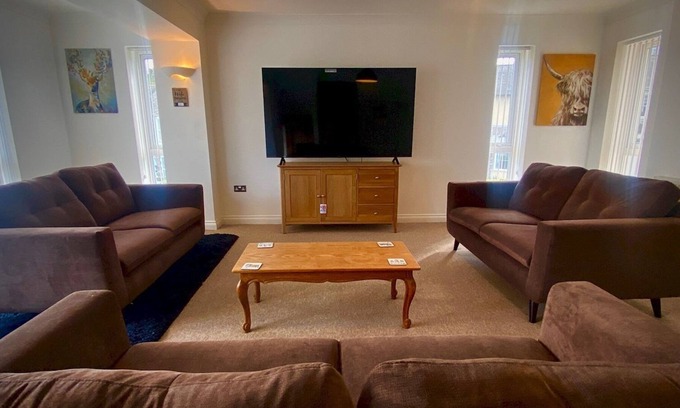 Babbacombe House | Pass the Keys | 1 Warwick Close Babbacombe 4 bedroom with Lovely Decking Furniture