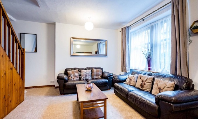 Cupar House | Pass the Keys | 3 Bedroom Cottage in Cupar