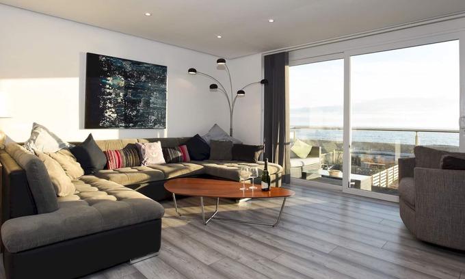South Hayling House | Pass the Keys | Amazing Views High End Beachfront 3Bed Sleeps 7