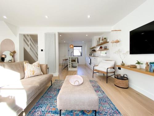 Wapping House | Pass the Keys - Beautiful designer Maisonette with Garden and BBQ