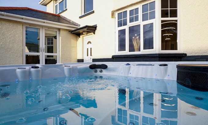 Borth House | Pass the Keys | Breathtaking holiday home packed with amenities