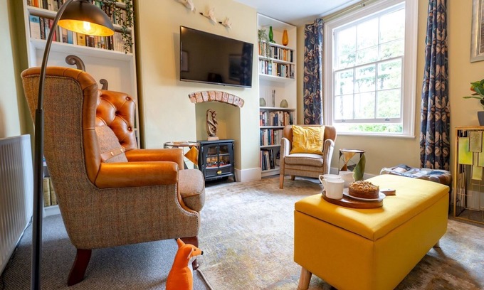 Shrewsbury House | Pass the Keys | Charming 2 Bed Townhouse Short Walk To The River
