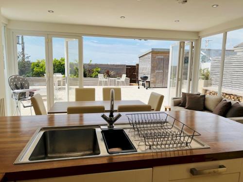 Lydd-on-Sea House | Pass the Keys Fabulous Beach Front Holiday Location