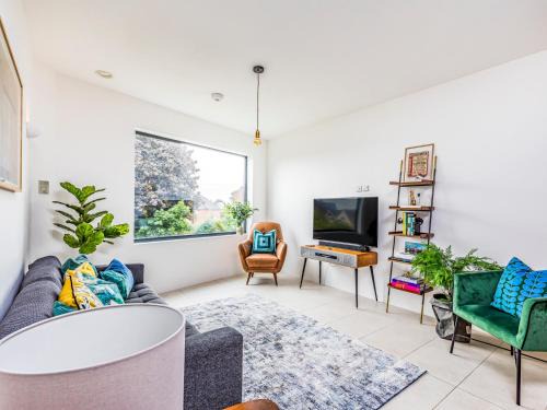 Chichester Apartment | Pass the Keys Modern 2 Bedroom City Apartment With Parking