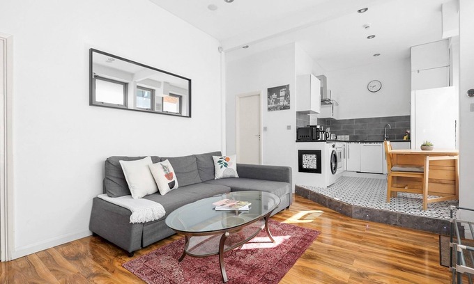 Weavers Apartment | Pass the Keys | Shoreditch High Street Secret Gem for 4
