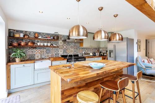 Camberwell Green House | Pass the Keys Spacious Camberwell house 30min bus Central London