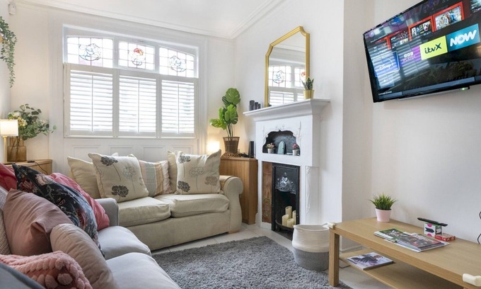 Belfast City Centre House | Pass the Keys | Spacious Home Rooftop Terrace Cafes Bars