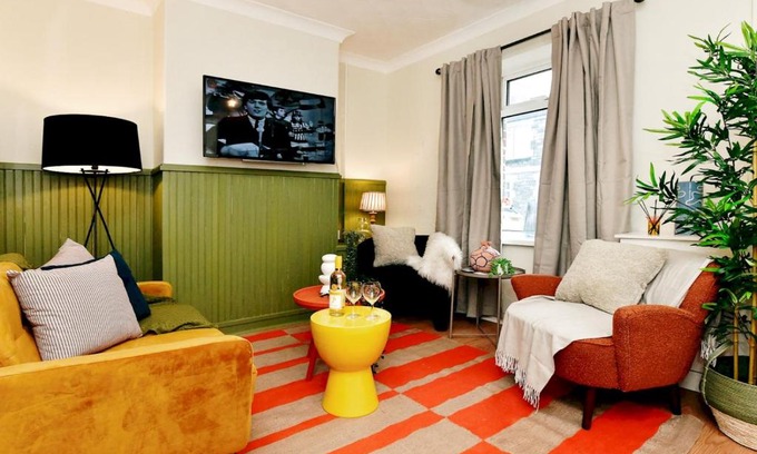 Splott House | Pass the Keys Stylish 2 Bed Home Close to City