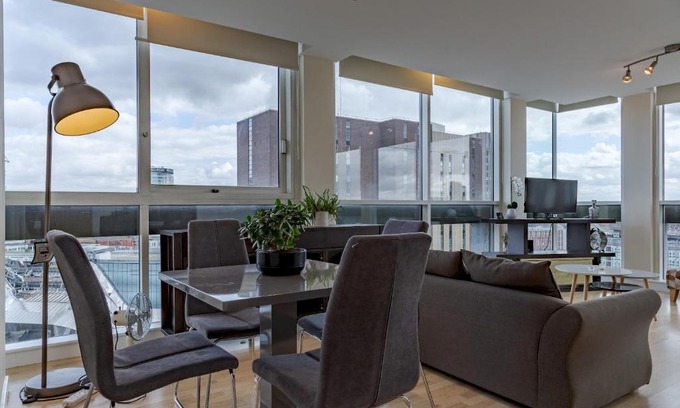 Theatreland Birmingham Apartment | Pass the Keys Top Floor Penthouse 2 Bed Central City View