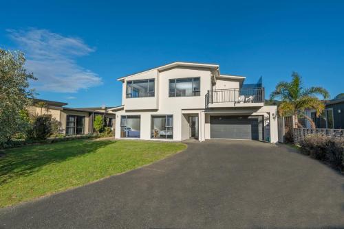 Pauanui House | Pauanui Hangar Retreat - Pauanui Holiday Home
