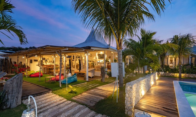 Mushroom Bay Bed & Breakfast | Paus Putih Hotel