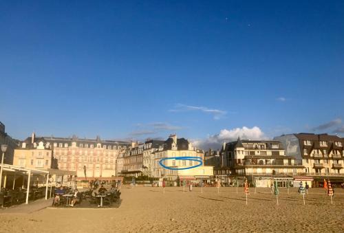 Trouville-sur-Mer Apartment | pavillon de la plage