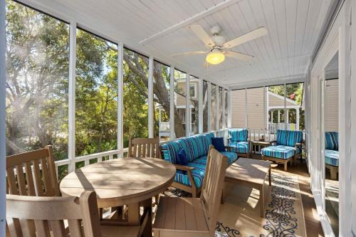 Pelican Bay House | PB48: 48 Pelican Bay