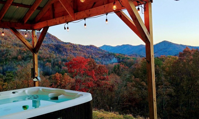 Bryson City Cabin | Peace of Heaven Majestic Views Hot Tub FirePit Near Town & Train Relax