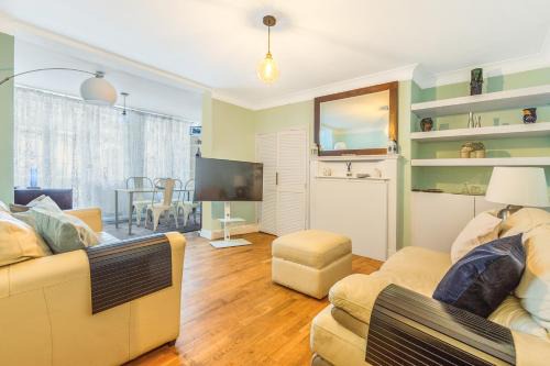 Dudden Hill House | Peaceful 1BR flat, 3min Tube, NW, close to Wembley