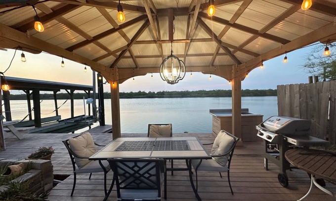 Rio Hondo Villa | Peaceful and fully equipped 2 bedroom home with private pier.