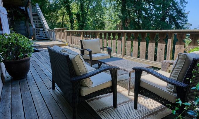 Berkeley Hills Apartment | Peaceful Berkeley Hills Studio - Bay View + Private Deck + Prime Location