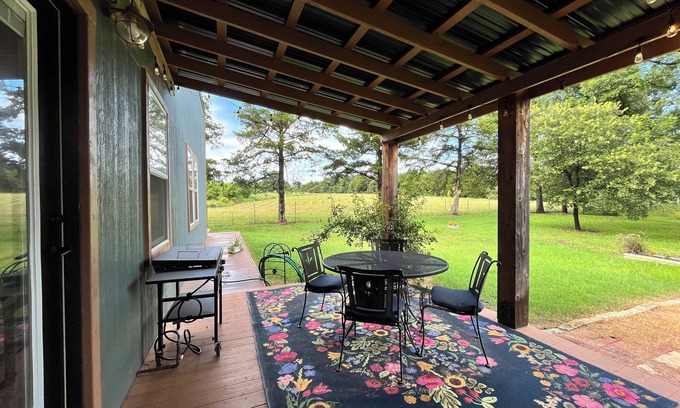 Stillwater Cottage | Peaceful Boho Retreat Nestled in the Woods – 5 Mins from Downtown