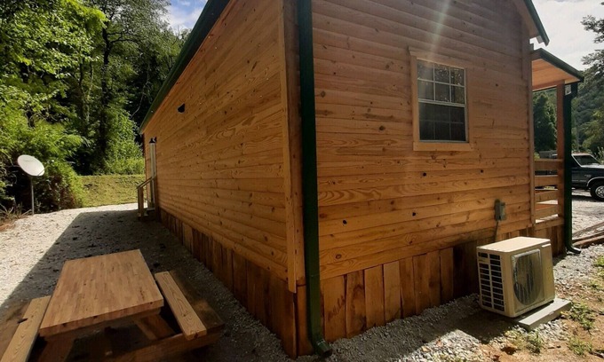 Duff Cabin | Peaceful cabin in the center of riding country!