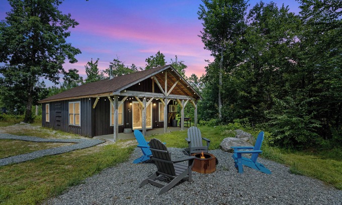 Surry Cabin | Peaceful Cabin in the Woods