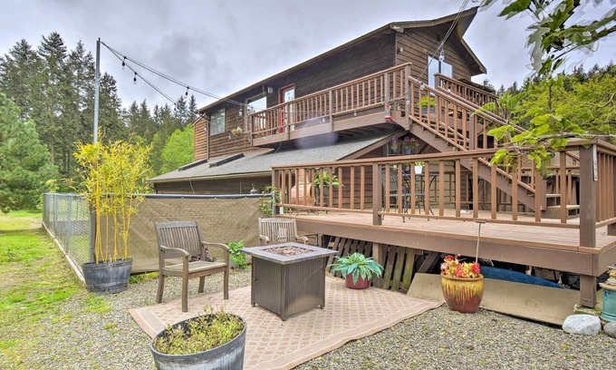 Adelma Beach Cabin | Peaceful Cabin on Horse Farm, 5 Mi to Town!