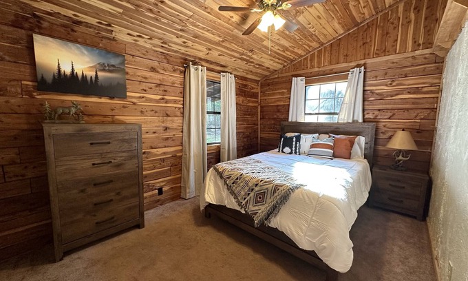Pleasant Grove Cabin | Peaceful Cabin Retreat near Mountain View, AR