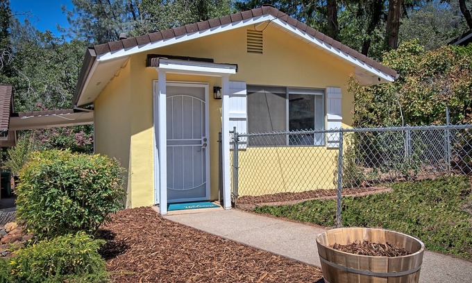 Shasta Lake Cottage | Peaceful Cottage Retreat - 1 mile from Lake Shasta