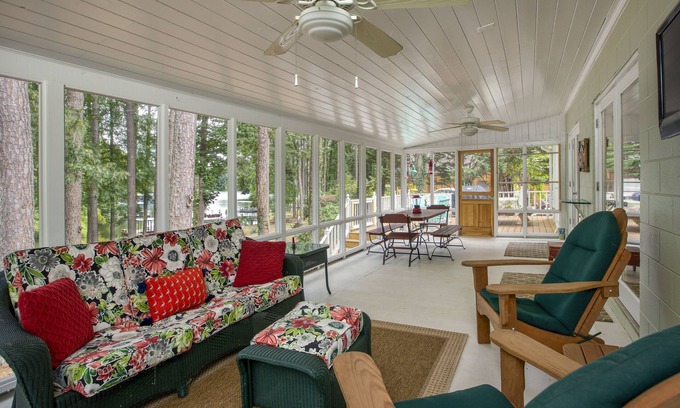 Woodstock House | Peaceful cottage with hiking trails,wildlife,gourmet kitchen.Monthly rental only