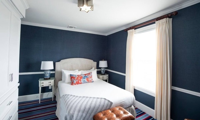 Kennebunkport Hotel | Peaceful Couple Stay in Downtown Kennebunkport | Short Drive to Kennebunk Beach