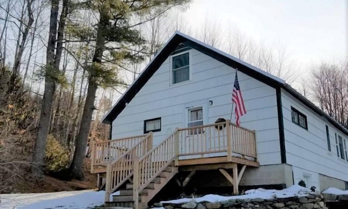 New Vineyard House | Peaceful, Cozy Getaway - Near Skiing, fishing, snowmobiling, ATV, UMF, FMH