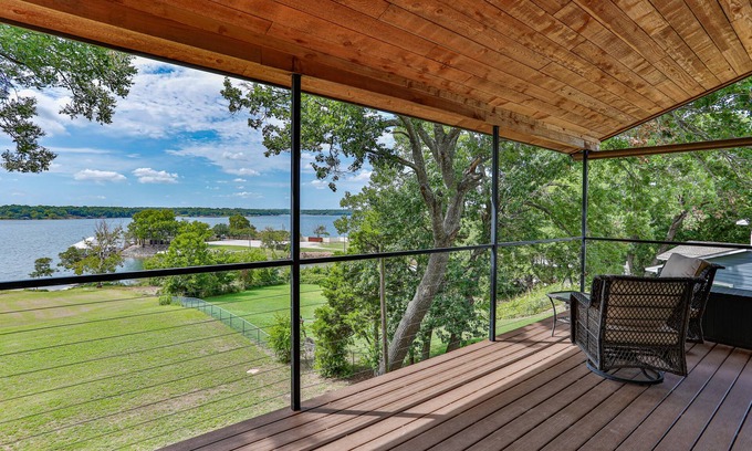 Gainesville House | Peaceful lake life atmosphere 15 miles from Winstar Casino