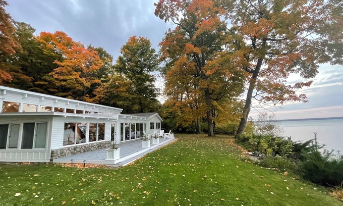 Brutus Cottage | Peaceful lakefront cottage, Prime location, Nature Preserve at your back door