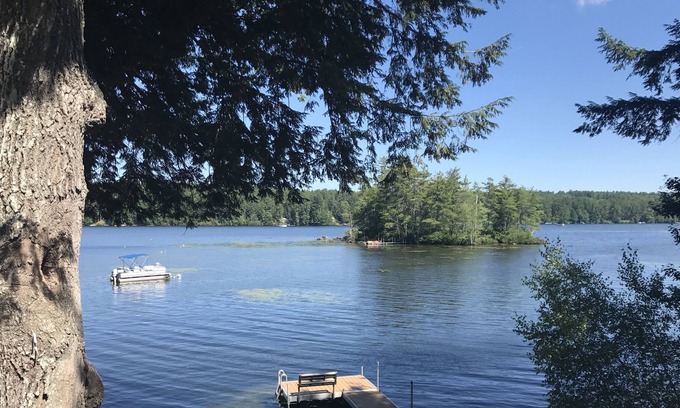 Oxford House | Peaceful Lakefront House on Beautiful Thompson Lake