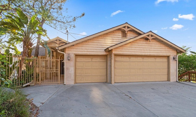 Friant House | Peaceful Lakeside Retreat on Millerton Lake ~ Gameroom ~ 3 Bedroom