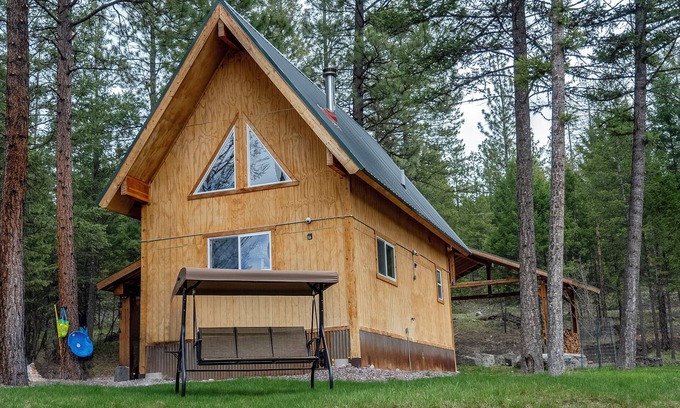 Kalispell Cabin | Peaceful Pines Retreat, Nature lover's paradise.