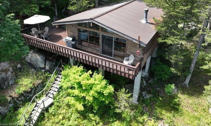 Rideau Lakes Cottage | Peaceful/private cottage experience w/bunkie and kayaks (pet friendly)